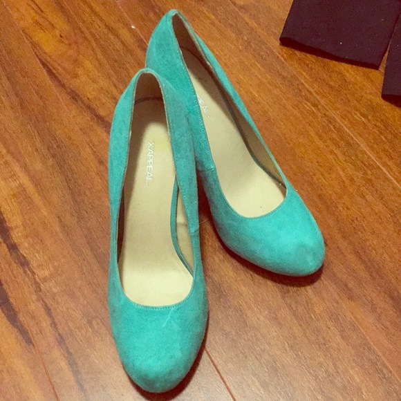 Turquoise Pumps - Picture 2 of 3
